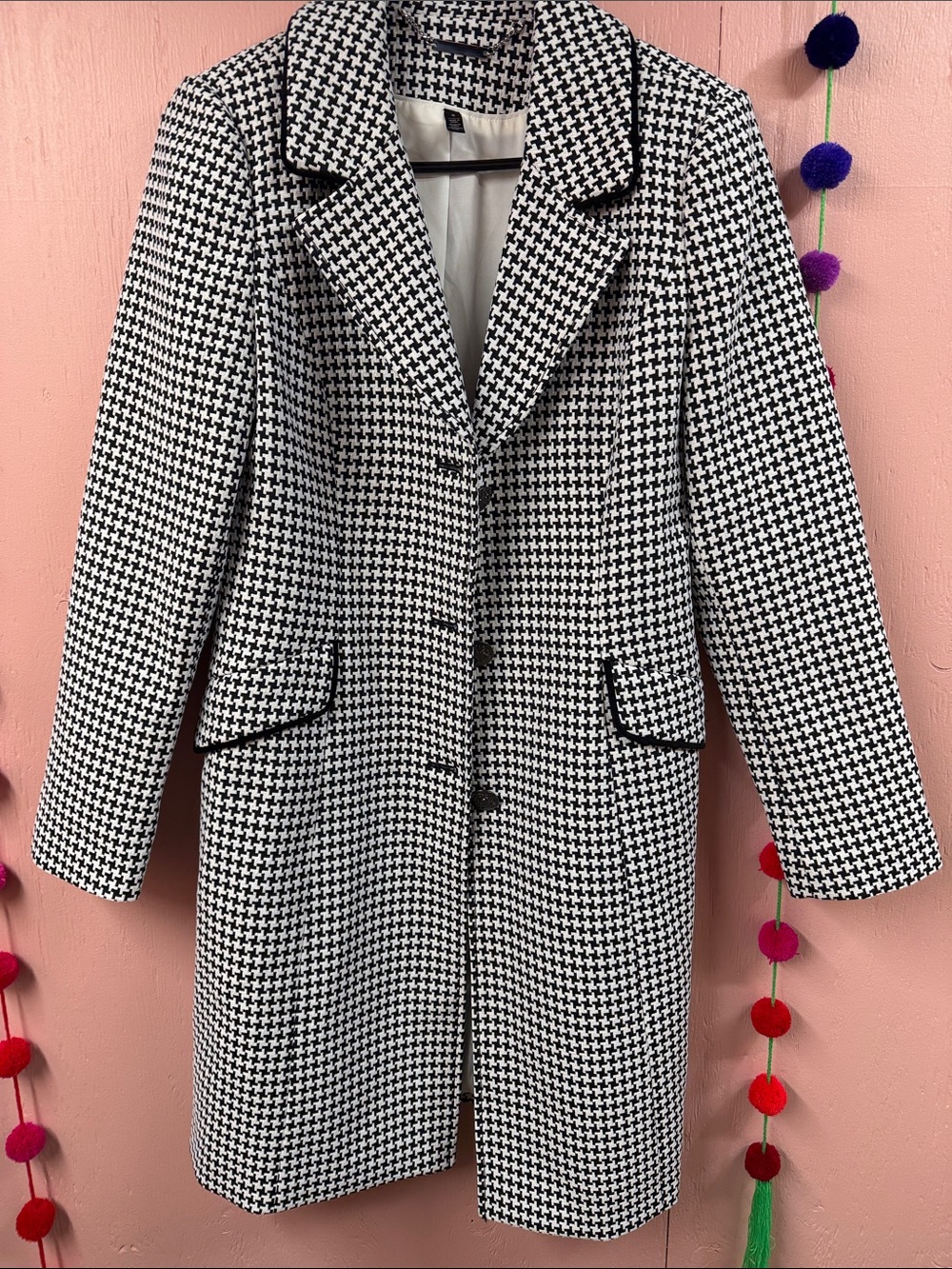 White House Black Market Black & White Houndstooth Coat
